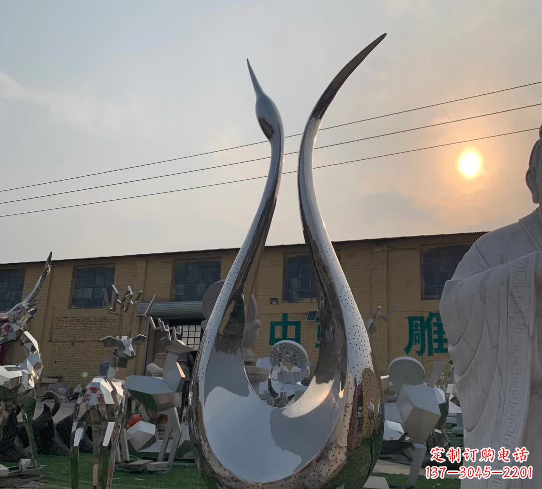 南京城市不锈钢镜面天鹅雕塑