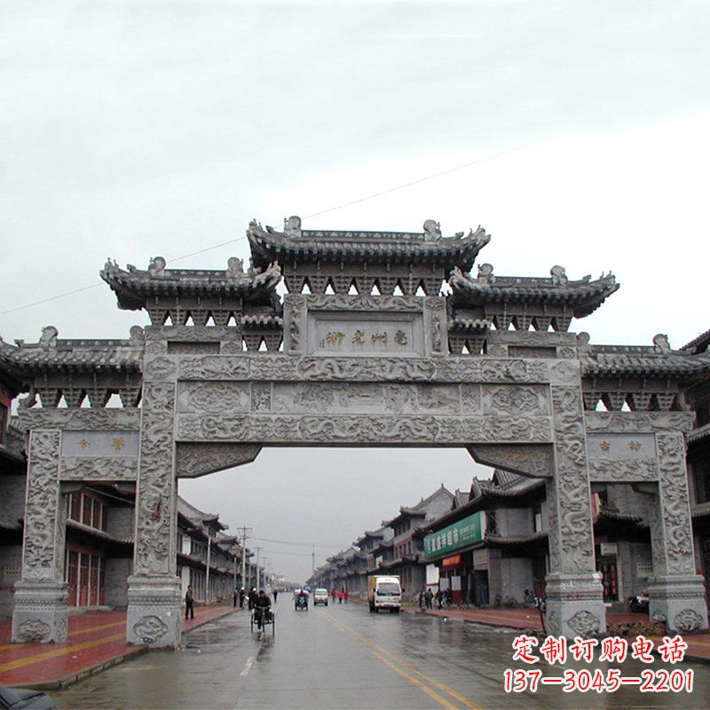 南京城市街道仿古石牌楼