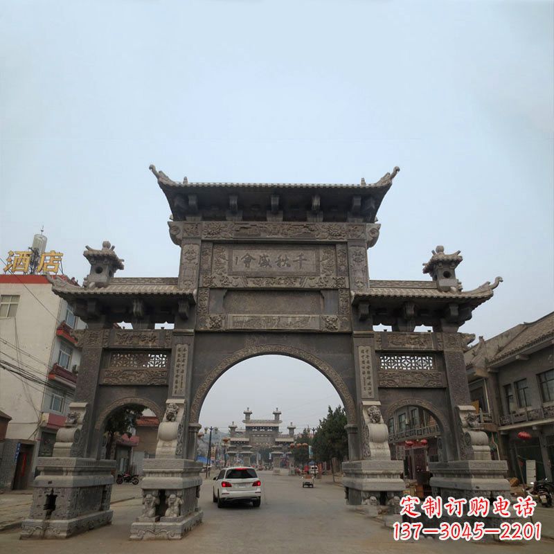 南京城市街道仿古三门石雕牌楼