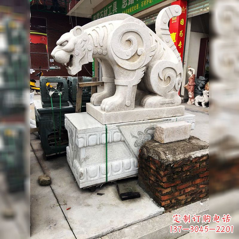 南京大理石广场大门上的精美豹子雕塑