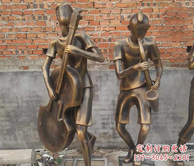南京雄伟屹立——萨克斯铜雕
