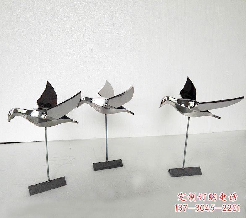南京优雅的鸽子雕塑——不锈钢插件公园的精美装饰