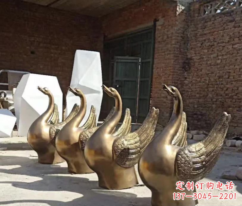 南京精美的天鹅铜雕