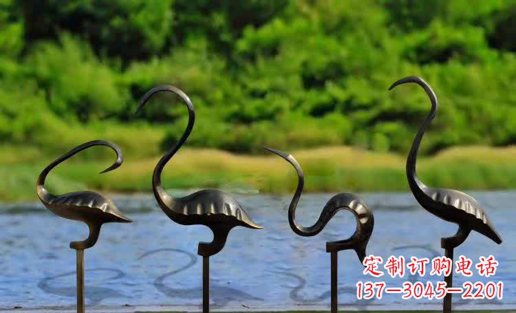 南京细节雕琢,让仙鹤雕塑活灵活现