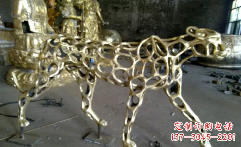 南京静谧的金钱豹雕塑