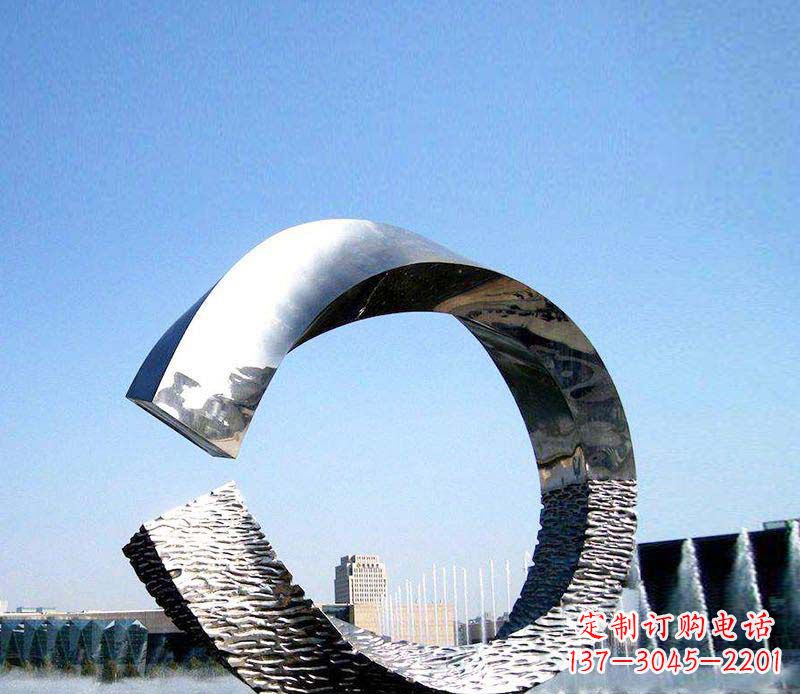 南京抽象镜面圆环不锈钢雕塑