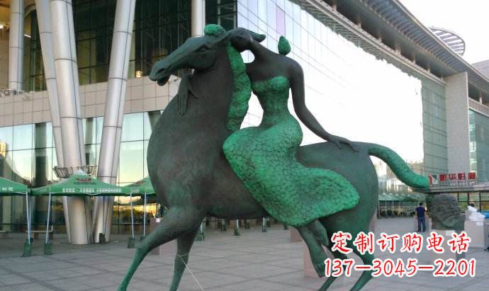南京抽象骑马的女孩铜雕