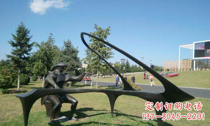 南京抽象人物弹钢琴铜雕