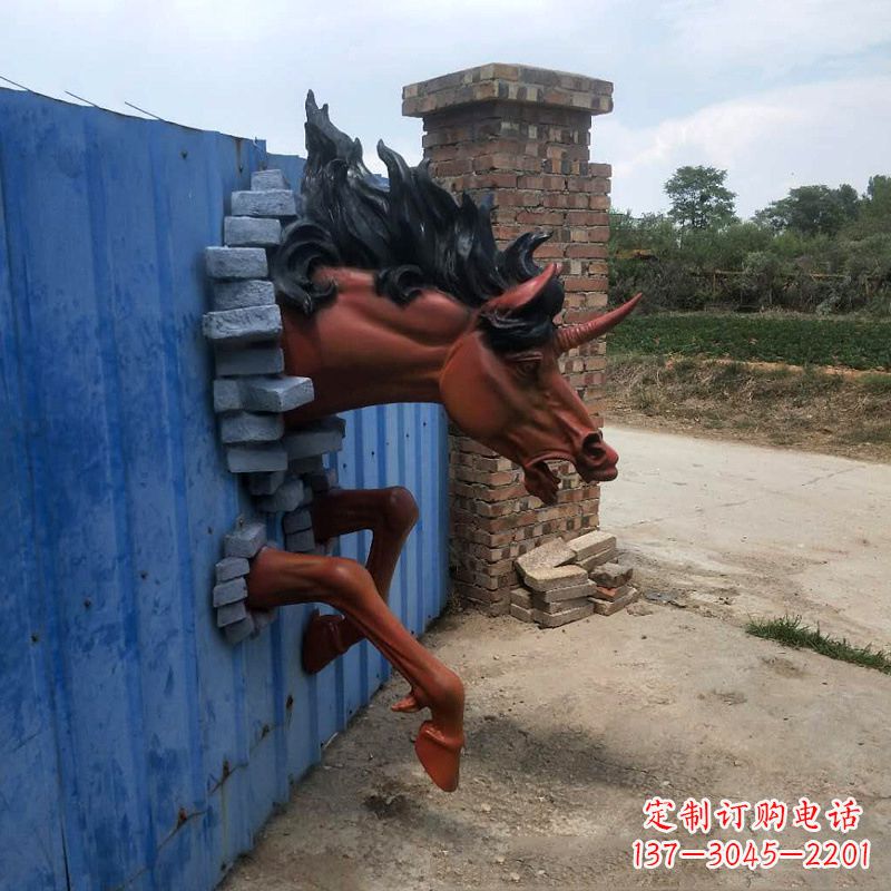 南京艺术穿墙马——玻璃钢动物雕塑