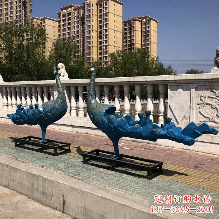 南京珠翠集精美孔雀雕塑