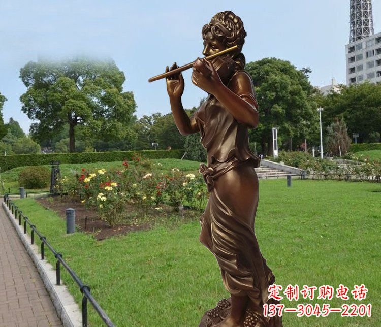 南京美女雕塑把美景变成静物