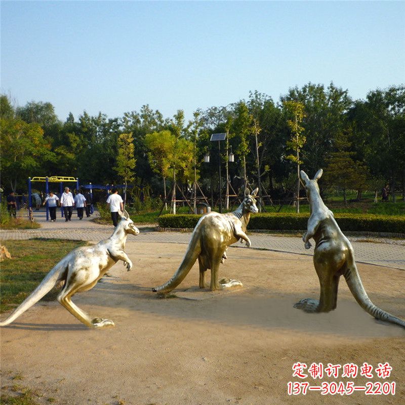南京袋鼠雕塑点缀小区公园和谐景观