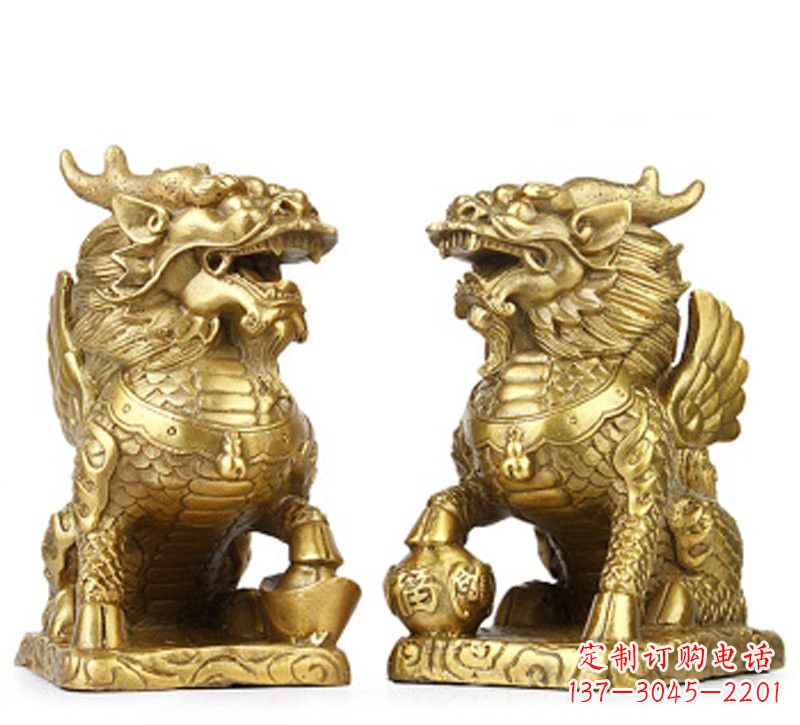南京绚丽多彩的纯铜麒麟雕塑