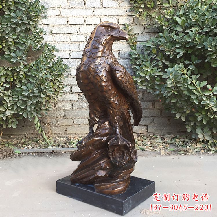 南京铸造精美的老鹰雕塑