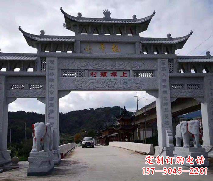南京村庄三门五楼石雕牌坊