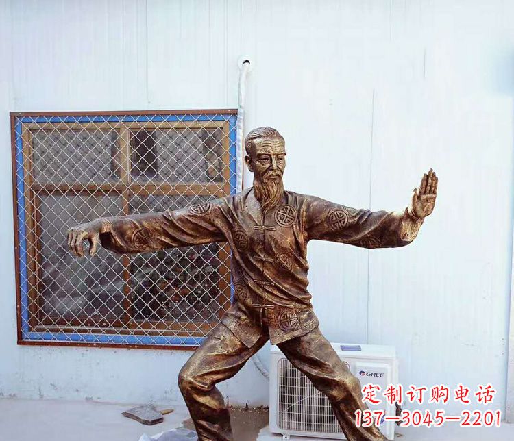 南京打太极拳的老人铜雕