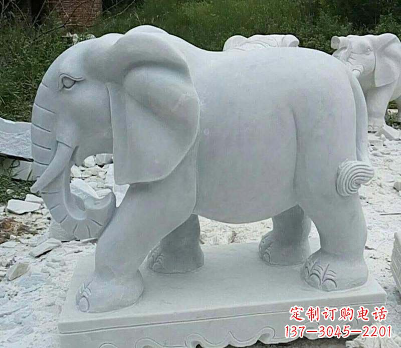 南京精雕细琢的大理石大象雕塑