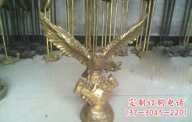 南京大展宏图老鹰铜雕展现雄鹰的威严和气势