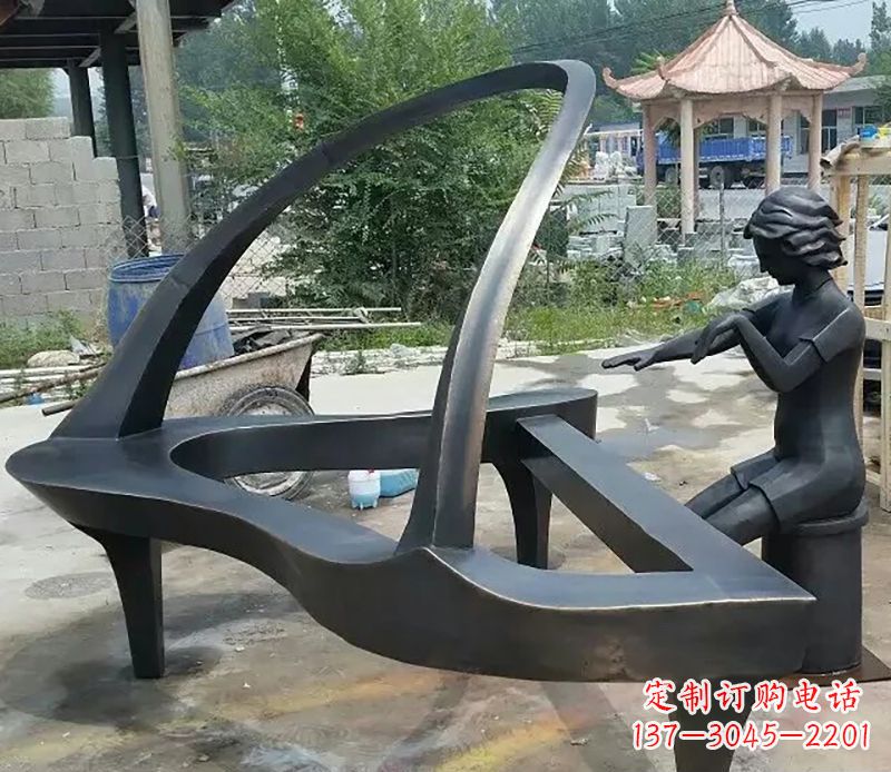 南京钢琴抽象铜雕