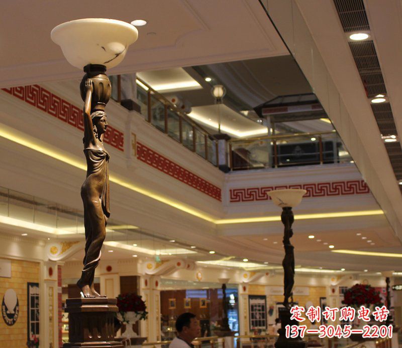 南京高端玻璃钢仿铜雕塑——女人雕塑