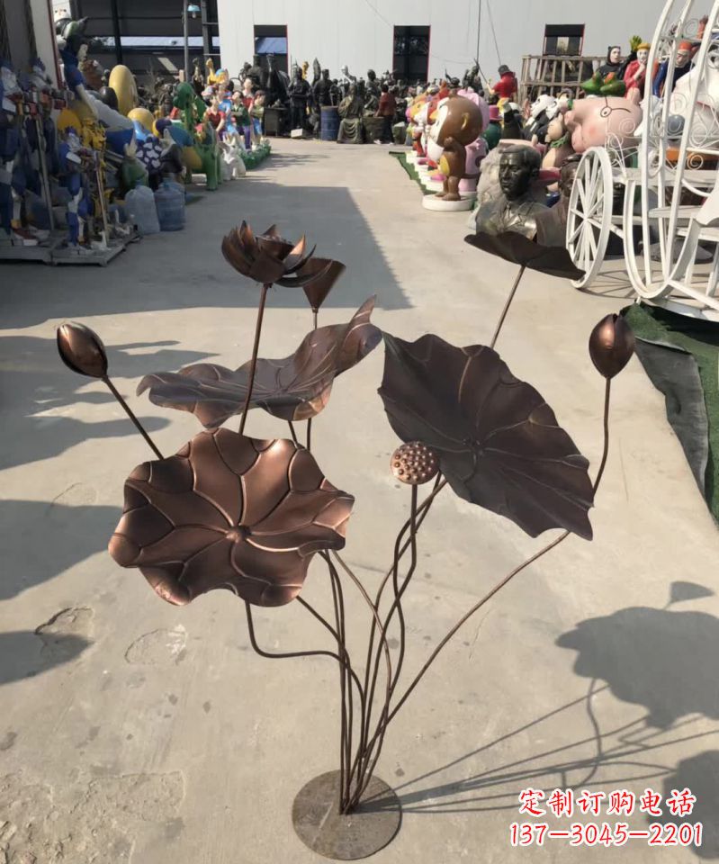 南京精美锻铜荷花雕塑