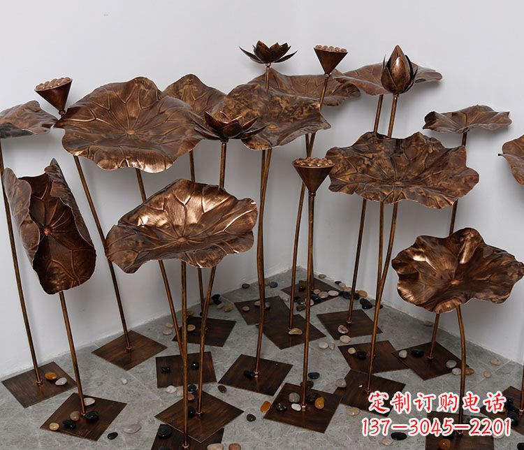 南京锻铜荷花景观雕塑