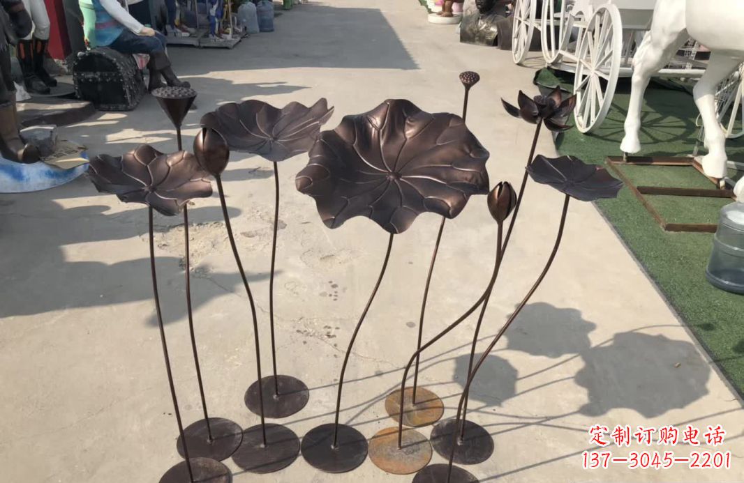 南京锻铜园林异彩纷呈的荷花雕塑