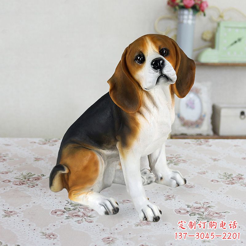 南京玻璃钢蹲姿仿真比格犬雕塑