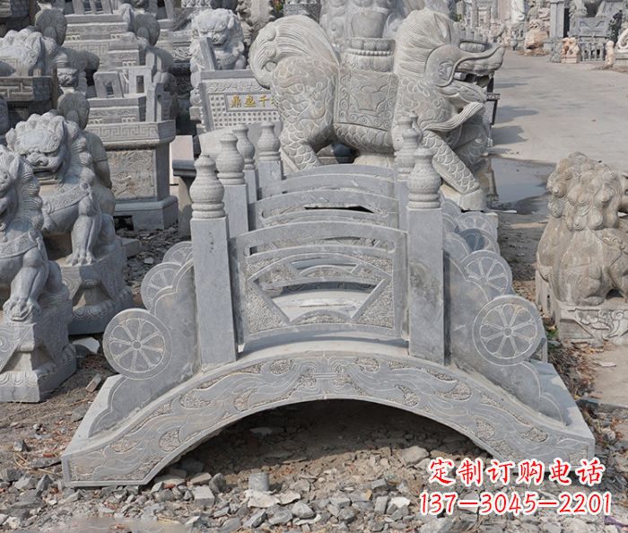 南京风格独特的仿古小型石拱桥雕塑