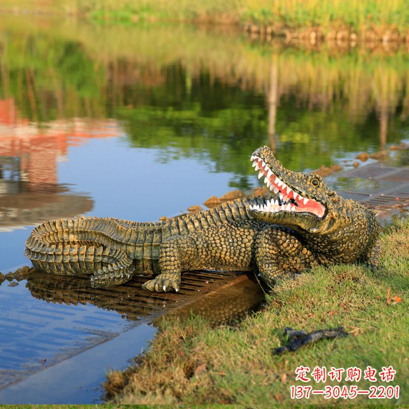 南京金钱鳄鱼雕塑改善湿地公园水景的绝佳装饰