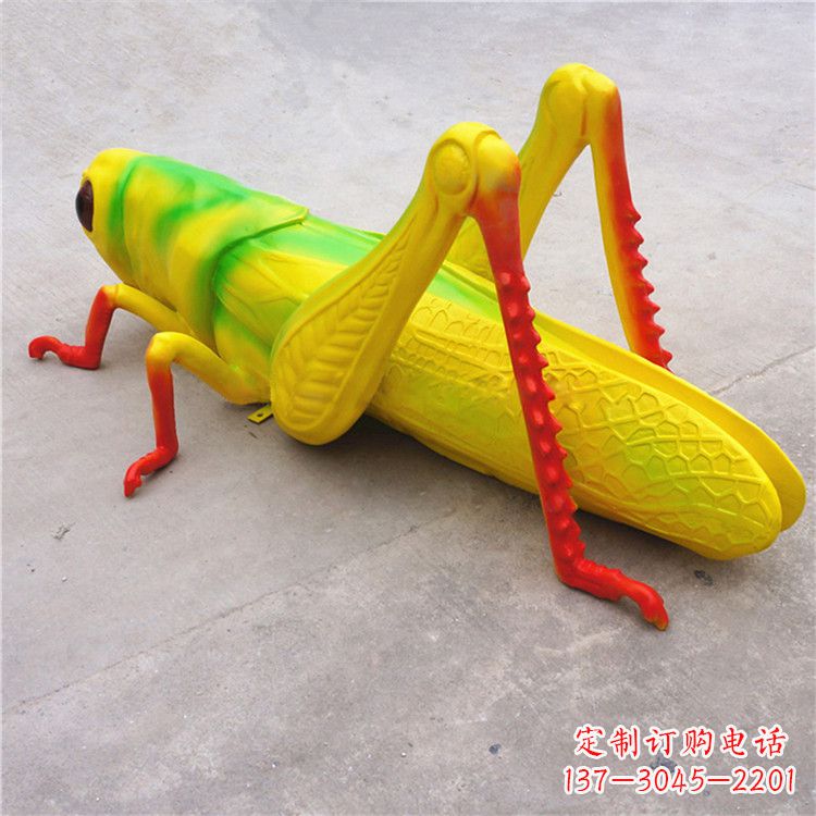 南京仿真蝗虫玻璃钢蚂蚱雕塑