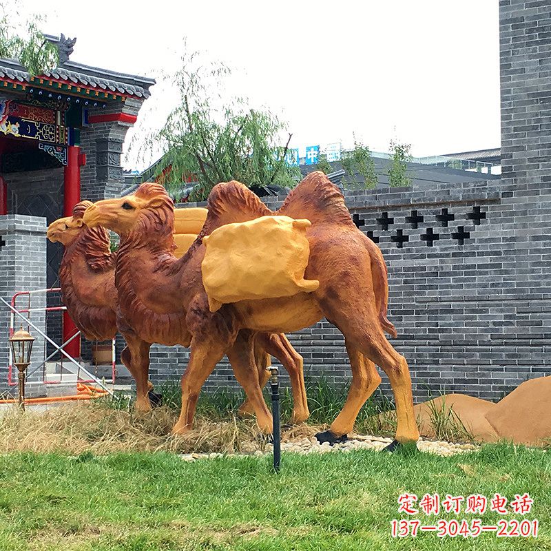 南京集萃精美的骆驼雕塑