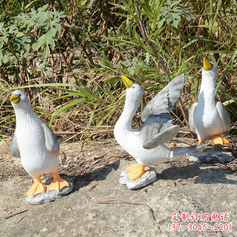 南京放飞和平鸽的雕塑