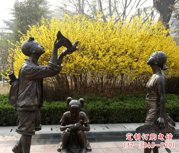南京放风筝的儿童铜雕