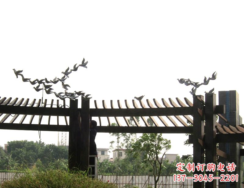 南京飞翔的鸽子公园园林创意装饰雕塑