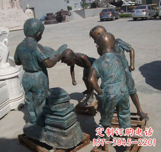 南京童话般的梦幻小孩铜雕塑