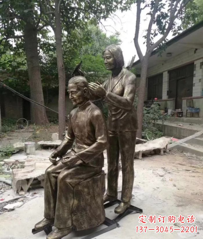 南京纪念母亲的传统铜雕梳头人物
