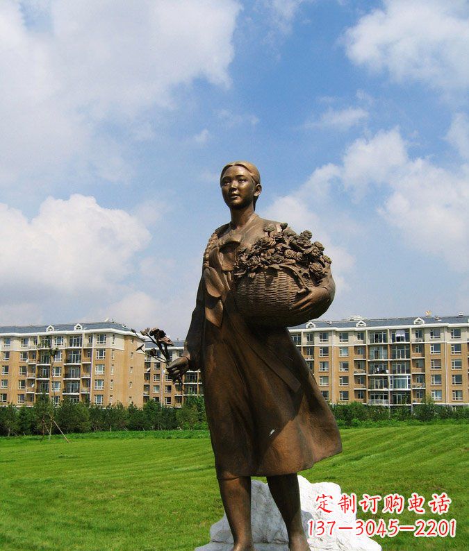 南京传统精美少数民族雕塑——抱花篮的少数民族女孩