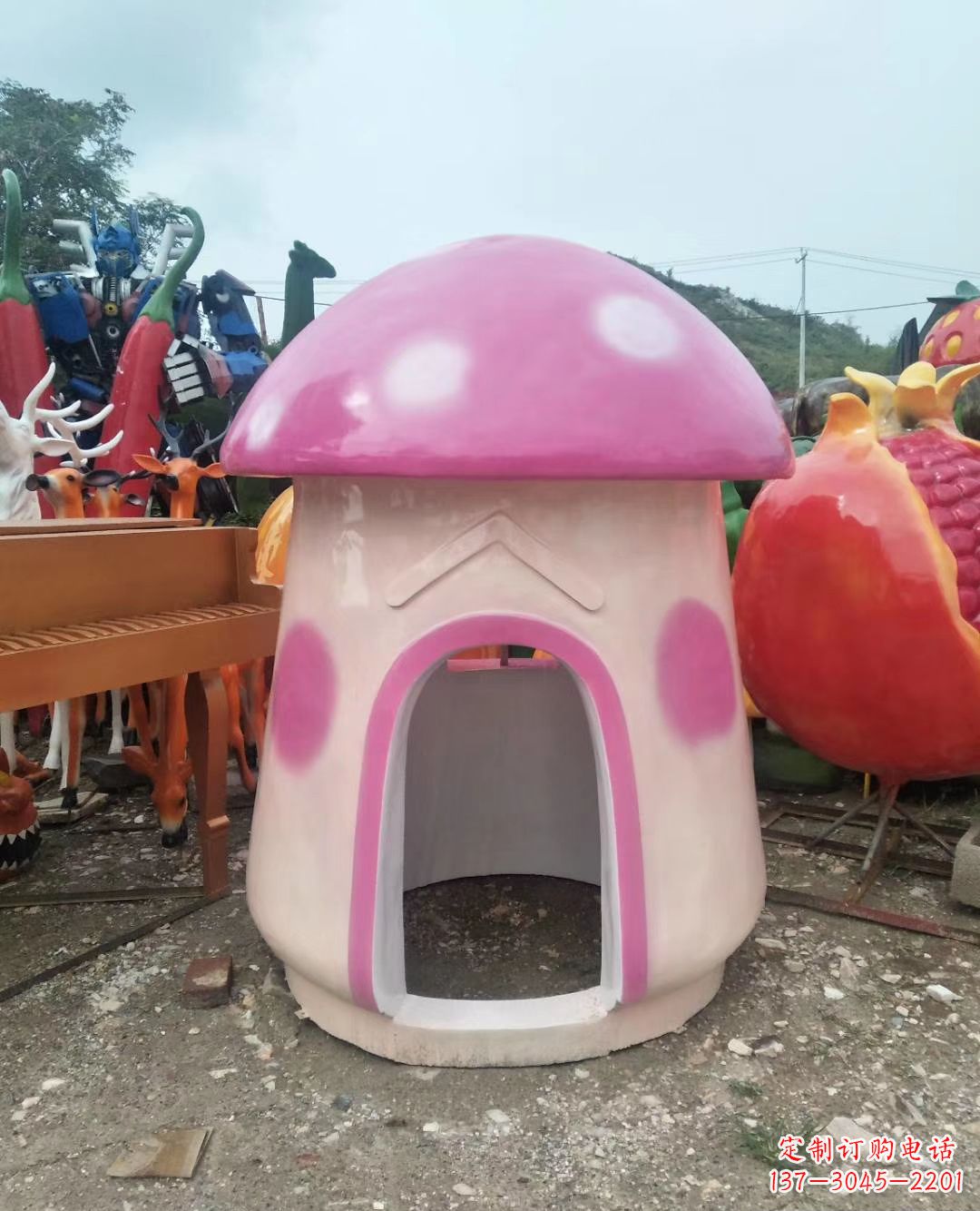 南京精致彩绘蘑菇屋雕塑