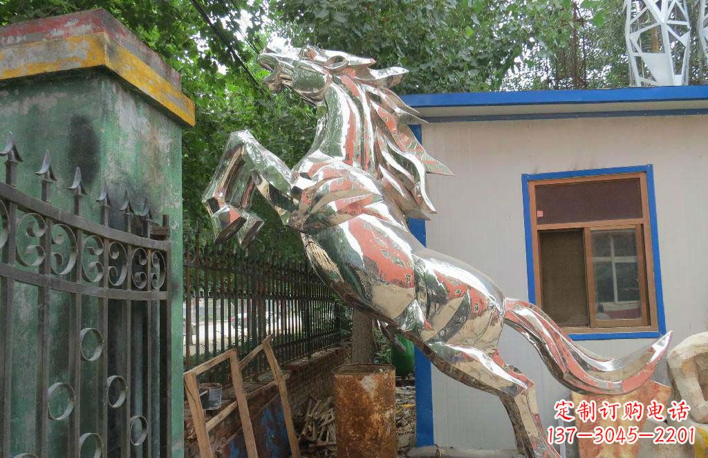 南京优雅凌厉的不锈钢奔跑马雕塑