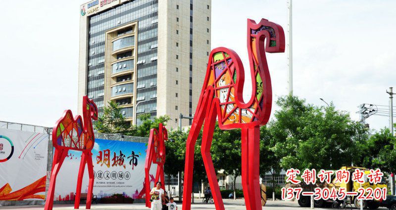 南京公园不锈钢抽象骆驼动物雕塑