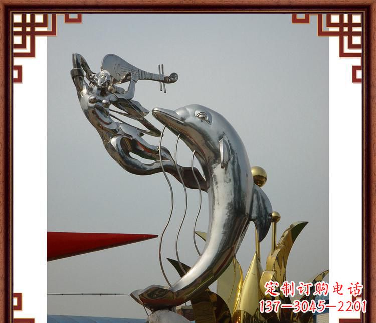 南京活力满满的海豚雕塑