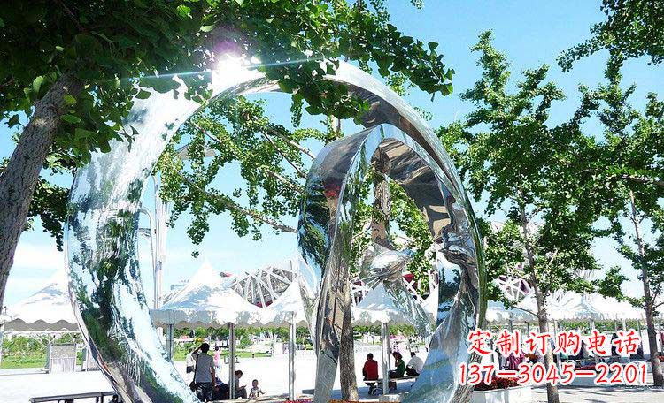 南京高端实木不锈钢镀层圆环雕塑