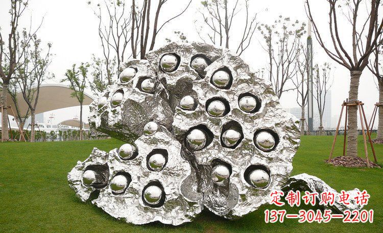 南京不锈钢莲蓬雕塑浓缩东方文化的美感