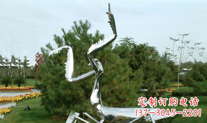南京优雅大气的不锈钢螳螂雕塑