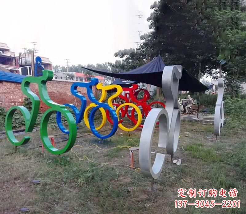 南京公园抽象不锈钢骑自行车雕塑