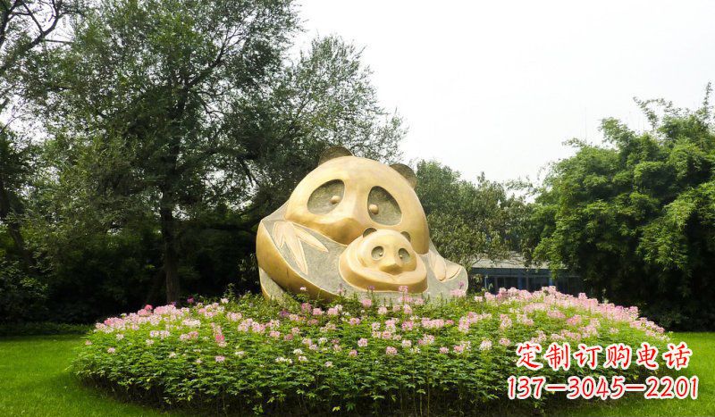南京熊猫雕塑 - 令公园增添无限活力
