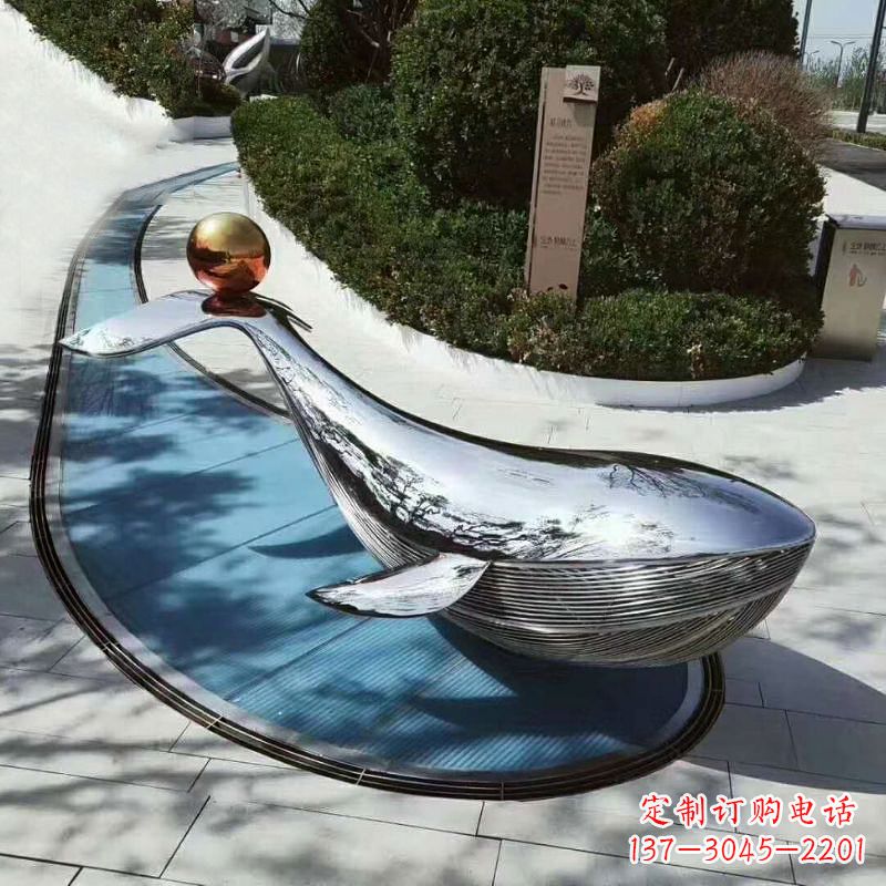 南京公园大型鲸鱼景观雕塑摆件-不锈钢镜面动物雕塑