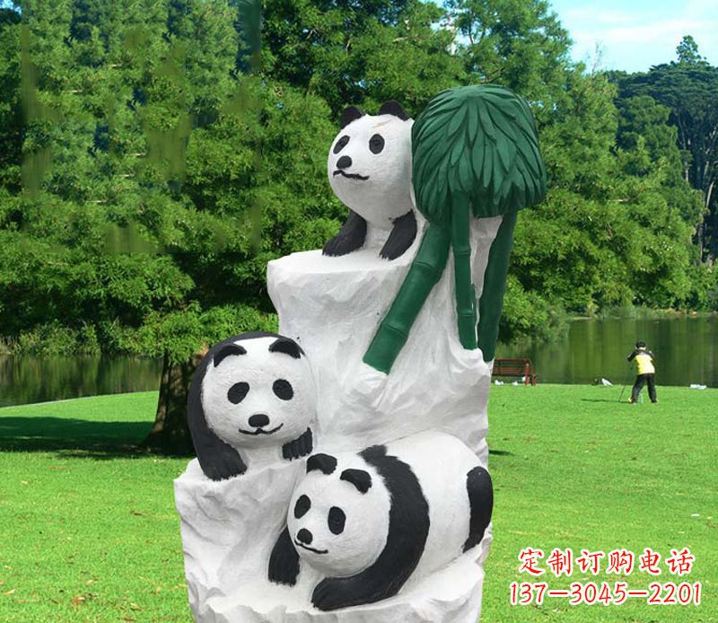 南京公园大熊猫雕塑
