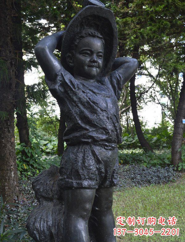南京公园戴草帽的小男孩人物铜雕